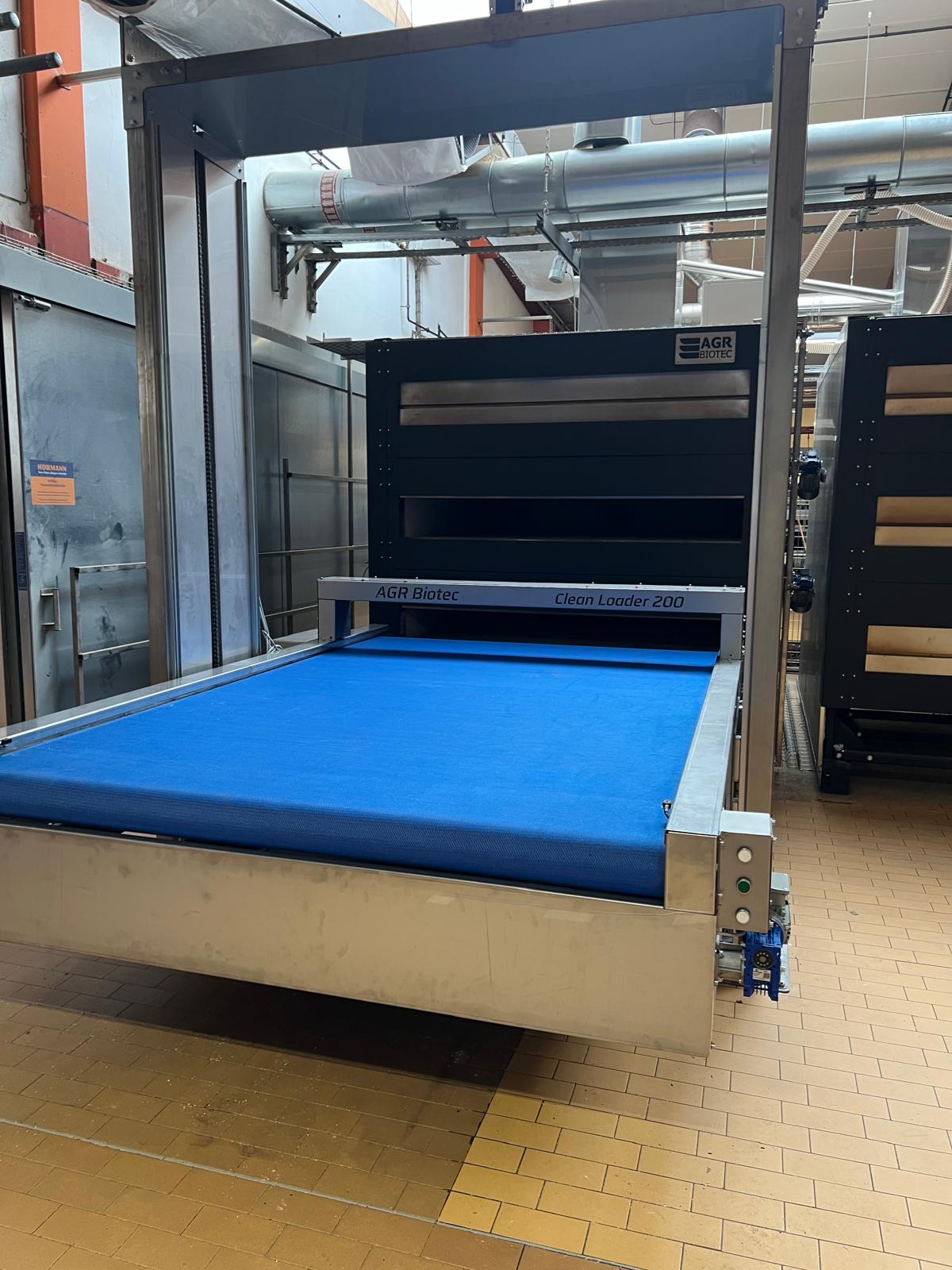 Holzbackofen mit automatischem Belader