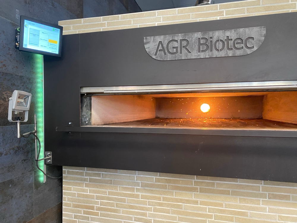AGR Pellet-Holzbackofen mit Pelletzuführung